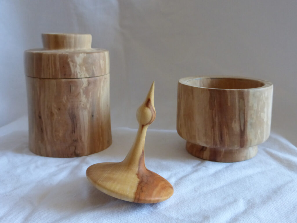 Les premiers objets tournés : toupie, boîte, bougeoir