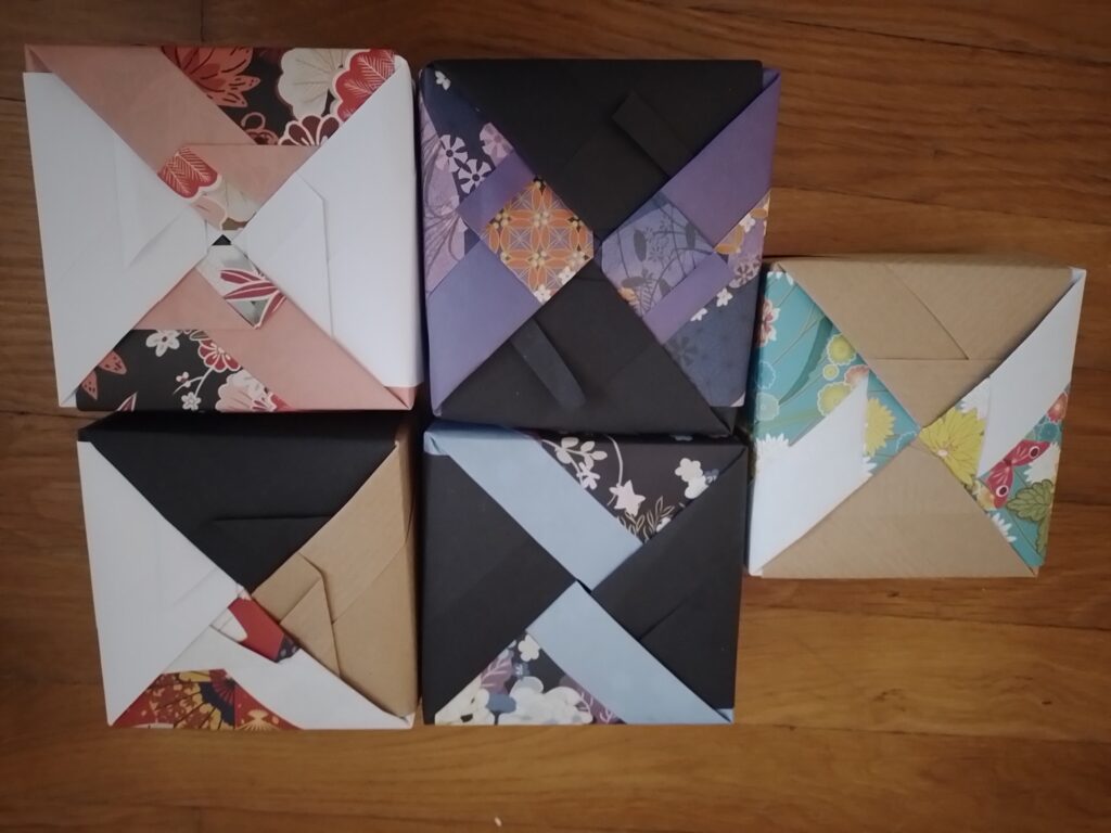 Boîtes origami d'emballages en papier