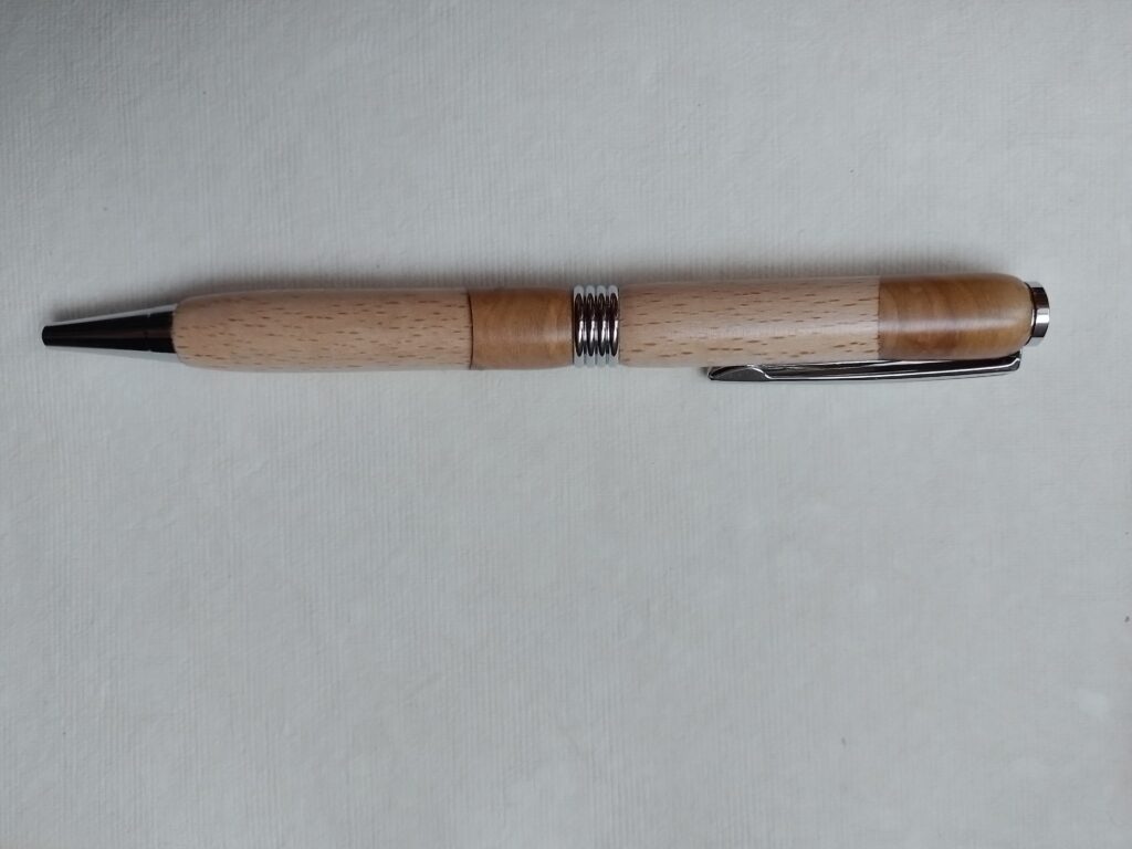 Stylo en hêtre et prunier, mécanisme en chrome